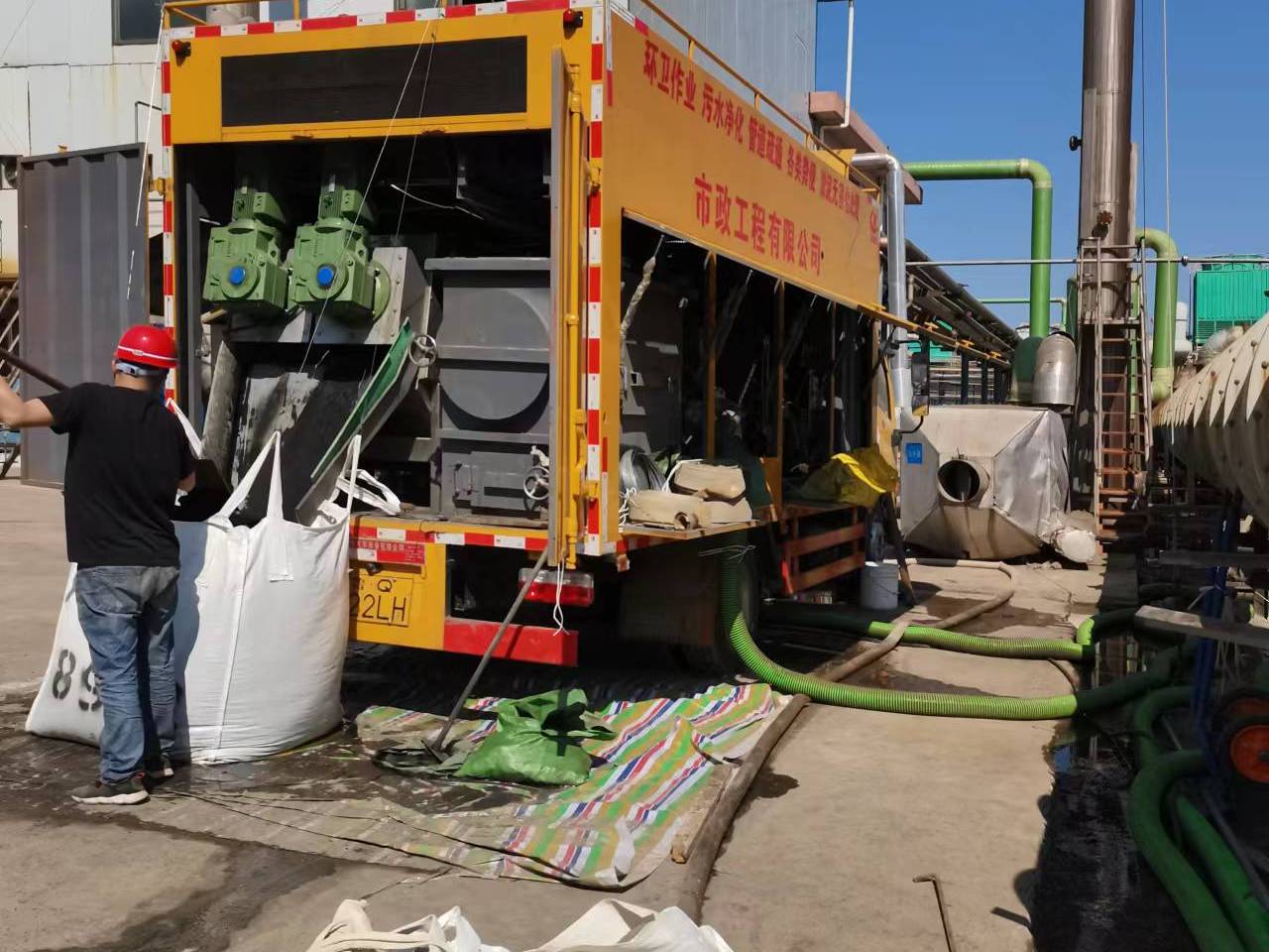 历城淤泥压干处理