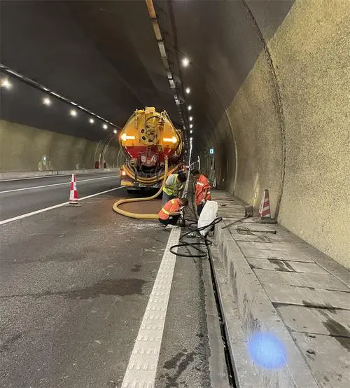 历城隧道排水渠清淤